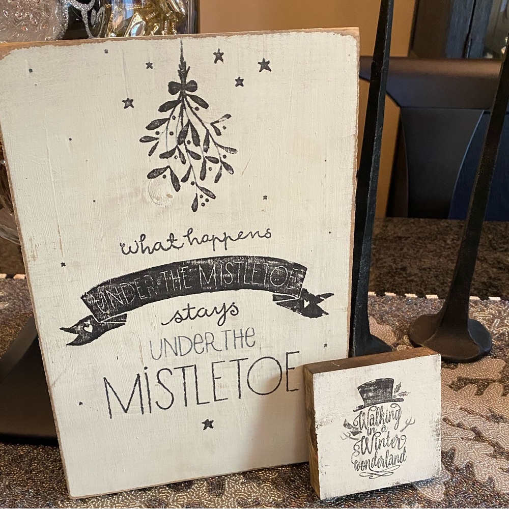 NWT 2 Hand Painted Christmas Signs Under the Mistletoe walking Winter Wonderland